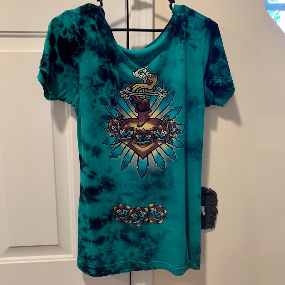 Vibrant greenish/blue top with emblem & bling on front & back. From Buckle store